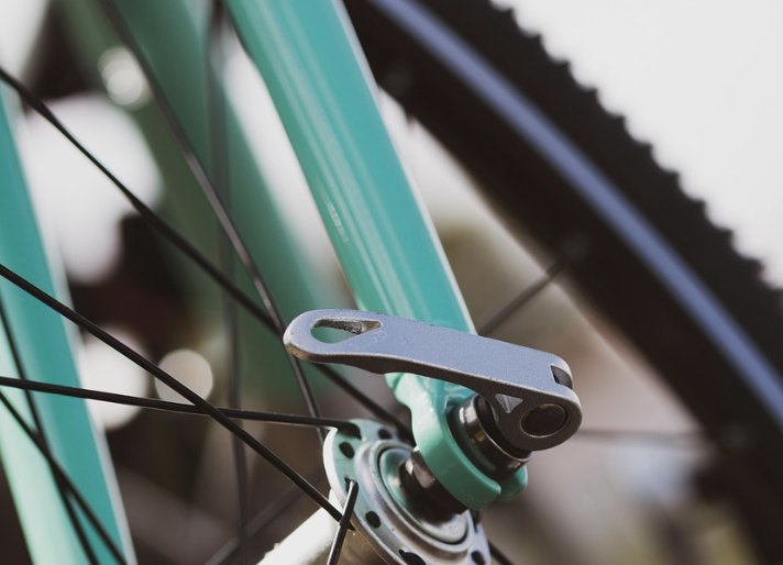 Unfall in Königsbrunn: 13-jähriger Radfahrer bei Zusammenstoß mit Auto verletzt