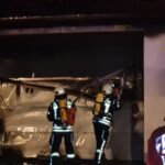 Knall in Westendorf | Garage in Vollbrand – Feuerwehr verhindert übergreifen auf Wohnhaus