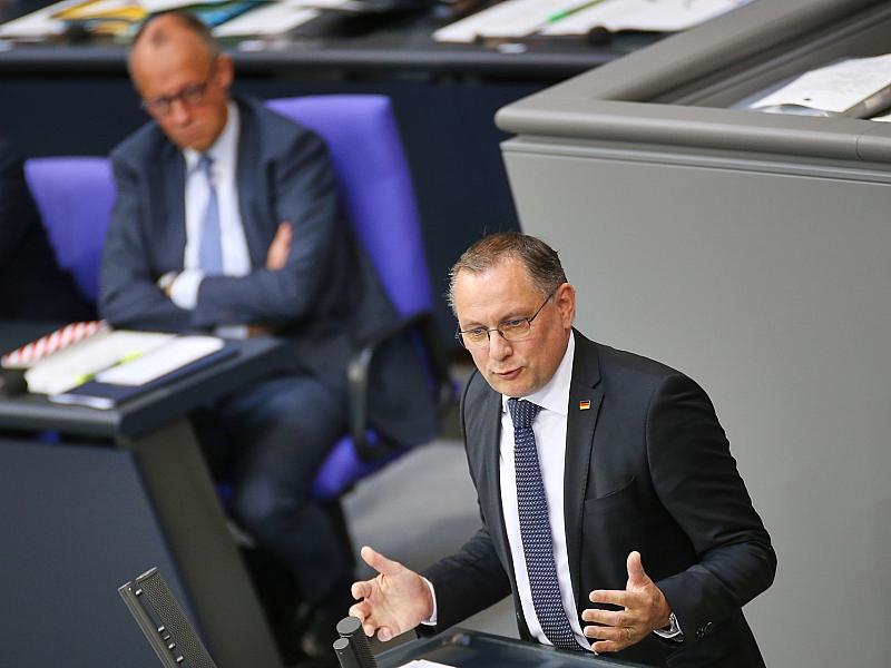 AfD in Infratest-Umfrage jetzt 5 Punkte vor der Union