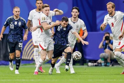 Argentinien schlägt England und folgt Spanien ins WM-Finale
