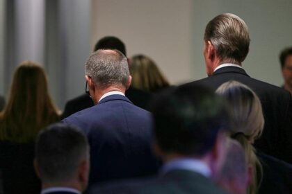 Becker: “Wer auf Döpfner und Merz zielt, muss bewaffnet sein”