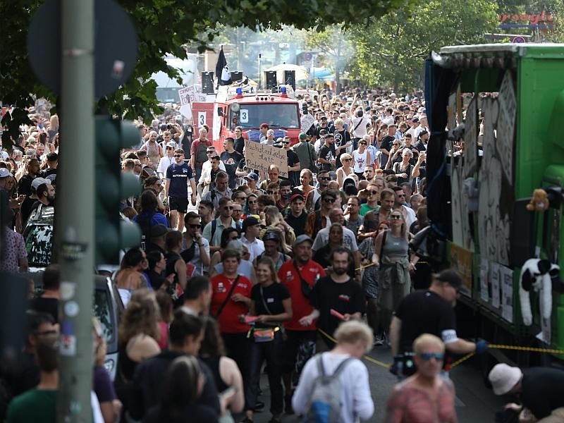 Berliner “Zug der Liebe” wegen CSD-Anschlag abgesagt