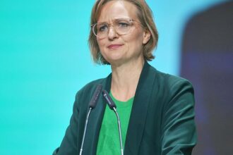 Brantner schwört Grünen-Mitglieder auf “schwierige Kompromisse” ein