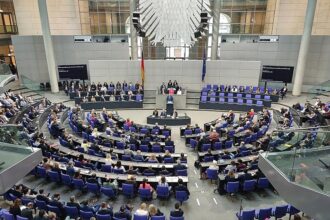 Bundestag stimmt für antragsloses Kindergeld