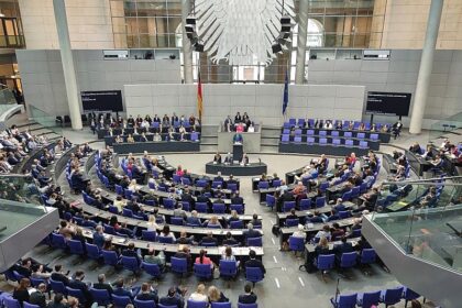 Bundestag stimmt für antragsloses Kindergeld