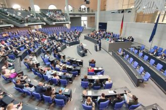 Bundestag stimmt für Krankenkassen-Sparpaket