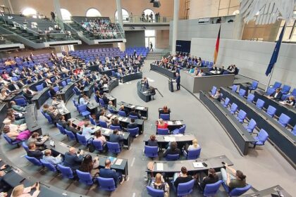 Bundestag stimmt für Krankenkassen-Sparpaket