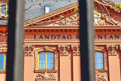 CDU-Regierung in Rheinland-Pfalz hält an Einbürgerung ohne Sprachtest fest