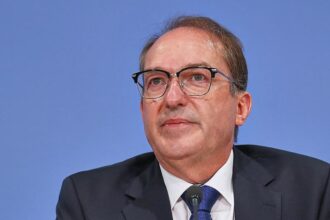 CSU-Landesgruppe will Dobrindt im Amt des Innenministers halten