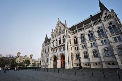 Deutsche Außenpolitiker verteidigen Rückbau des Orbán-Systems