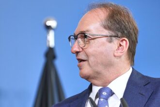 Dobrindt warnt vor höherer Terrorgefahr in Deutschland
