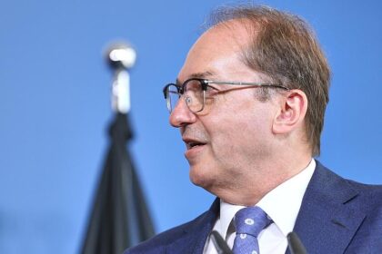 Dobrindt warnt vor höherer Terrorgefahr in Deutschland