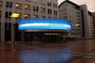 EU-Politiker wollen Konsequenzen nach KI-Hackerangriff