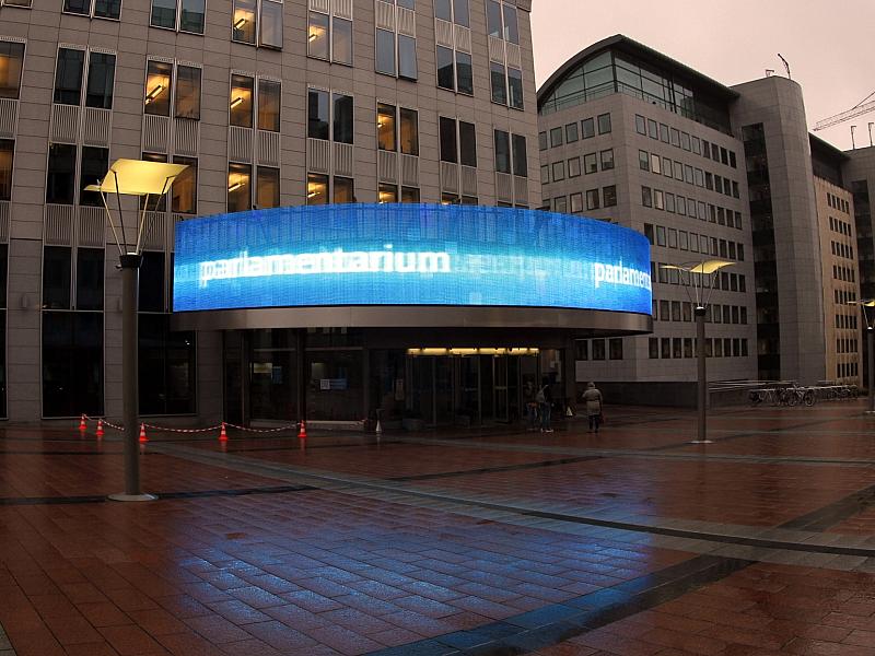 EU-Politiker wollen Konsequenzen nach KI-Hackerangriff