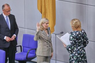 Experte: Minister-Vereidigung nach Sommerpause verfassungswidrig