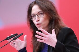 Fahimi verteidigt Rolle der Gewerkschaften in Reformdebatte