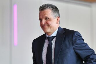 Frei verspricht “Paradigmenwechsel” bei Berichtspflichten
