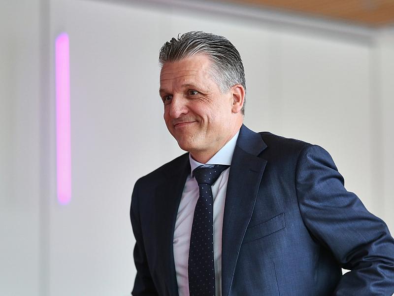 Frei verspricht “Paradigmenwechsel” bei Berichtspflichten