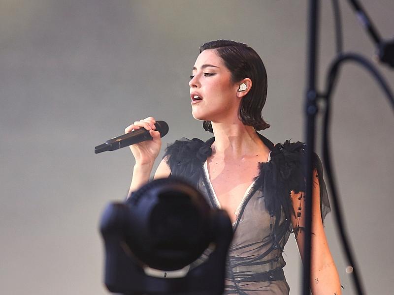 Gracie Abrams auf Platz eins der Album-Charts