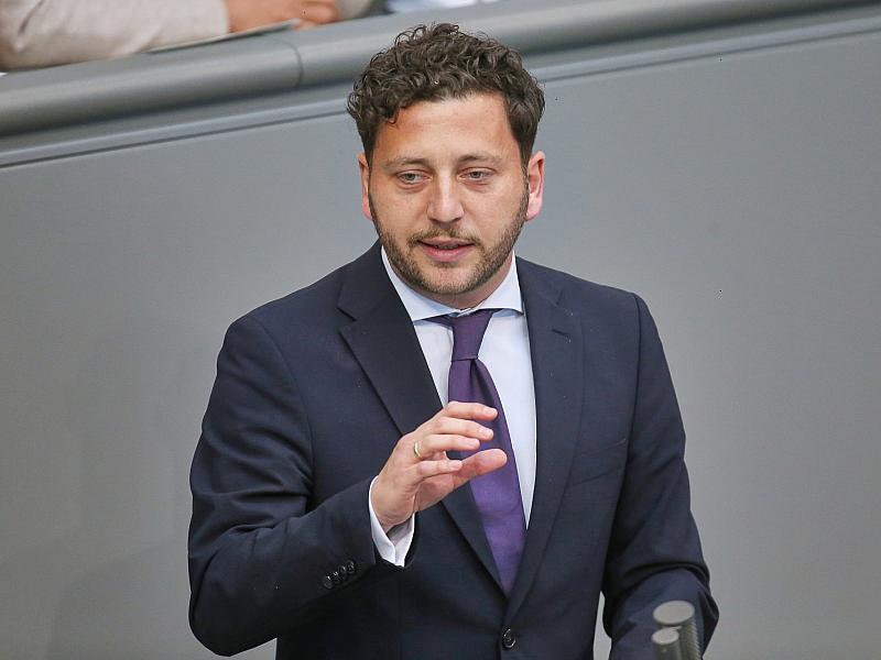 Grünen-Chef fordert spürbare Entlastung von Schwarz-Rot