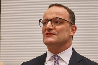 Grünen verlangen von Spahn Erklärung in Leihmutter-Debatte
