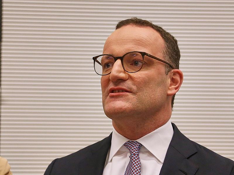 Grünen verlangen von Spahn Erklärung in Leihmutter-Debatte