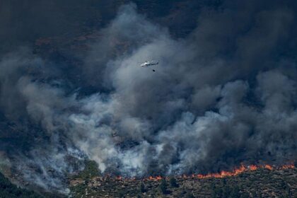Hunderttausende wegen Waldbränden in Südwesteuropa evakuiert