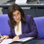 Kellner wirft Reiche “Berater-Luxus” vor