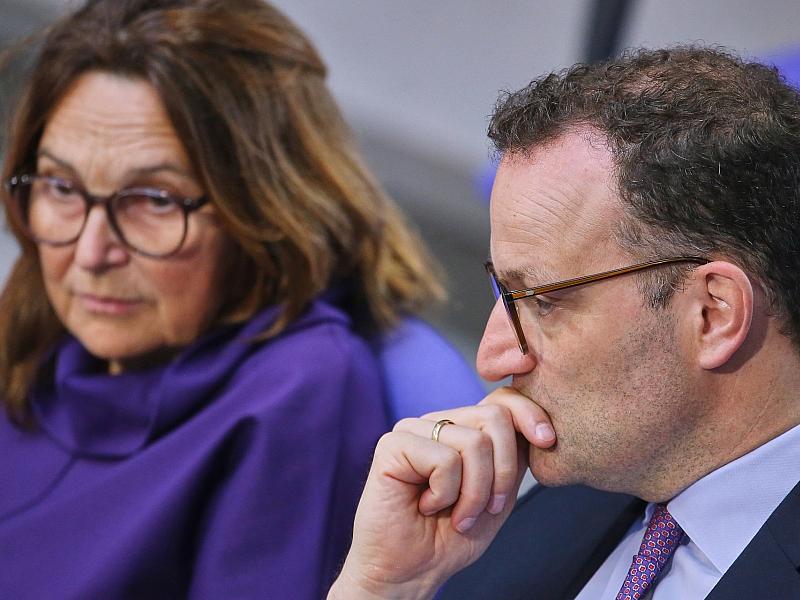 Leihmutterschaft: Frauen-Gruppe der Unionsfraktion attackiert Spahn
