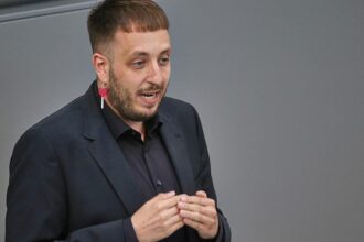 Linke kritisiert Kürzungen bei Demokratieförderung