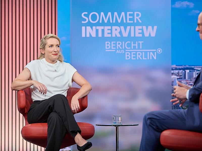 Linken-Chefin will “breite Bündnisse gegen diesen Sozialkahlschlag”