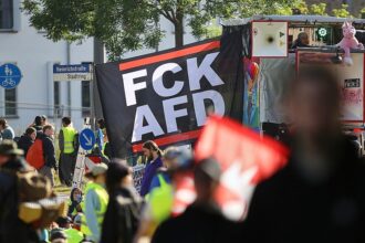 Massive Proteste gegen AfD-Parteitag in Erfurt