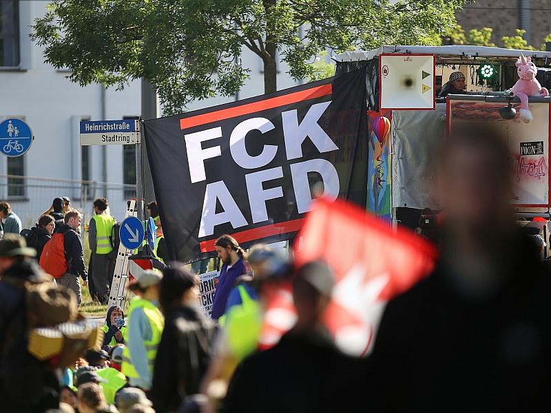 Massive Proteste gegen AfD-Parteitag in Erfurt