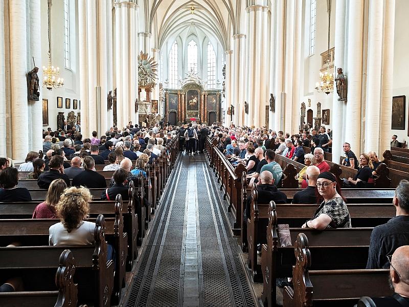 Mehrere Hundert bei Andacht nach CSD-Anschlag