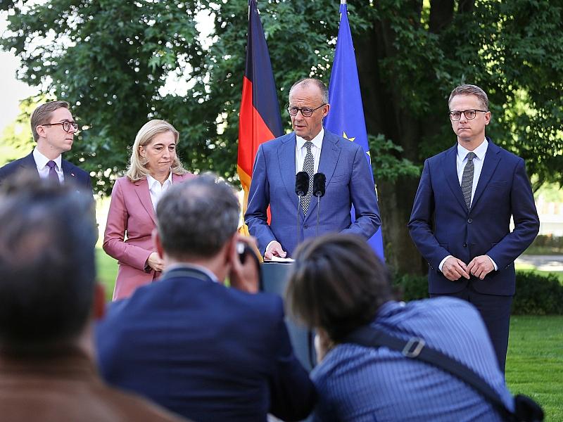 Merz bestätigt Schnieder-Aus nicht – weitere Kabinettsumbildung