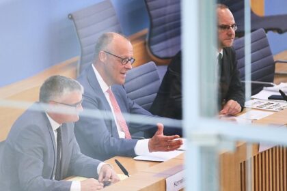 Merz gibt sich vor Hauptstadtpresse selbstzufrieden