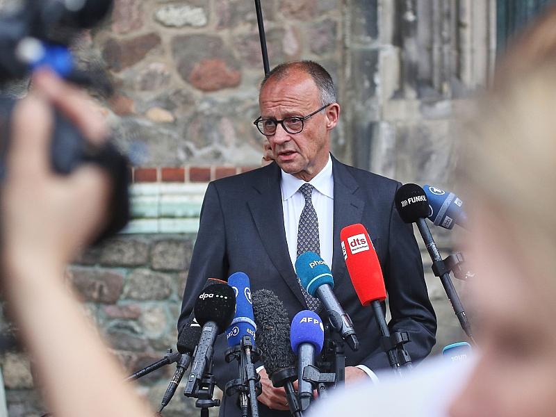 Merz mahnt nach CSD-Anschlag zu Besonnenheit
