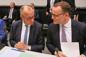 Merz nennt Spahn-Rücktritt “unvermeidlich”