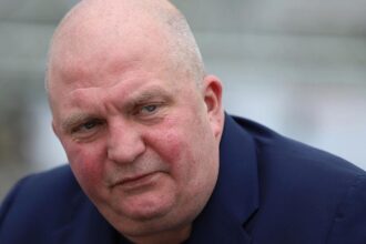 Moderator Thadeusz verteidigt Kulturstaatsminister Weimer