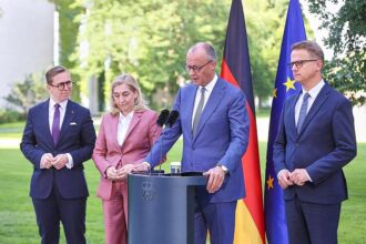 Opposition attackiert Merz für Kabinettsumbau