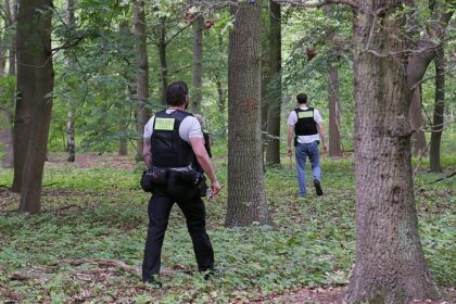 Polizei durchsucht nach CSD-Anschlag Gebiet um Tatfahrzeug