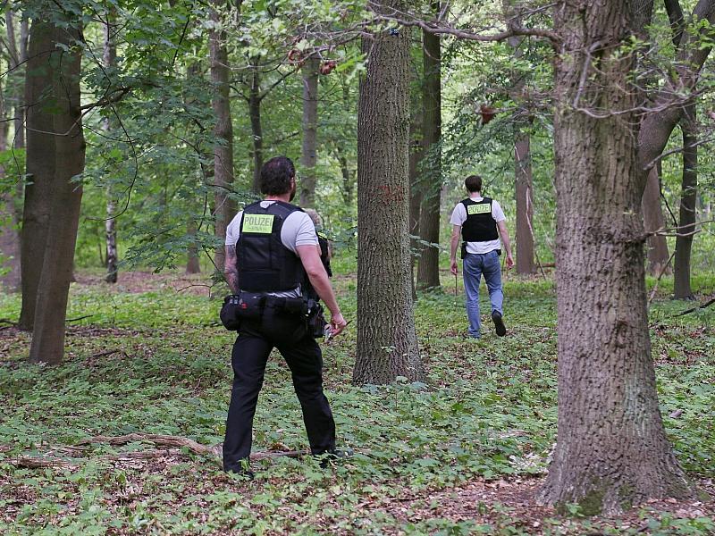 Polizei durchsucht nach CSD-Anschlag Gebiet um Tatfahrzeug