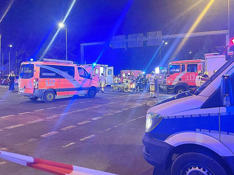 Polizei: Mindestens ein Toter und 15 Verletzte bei Berliner CSD