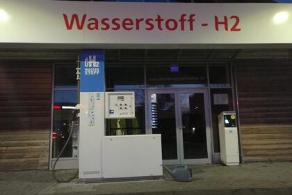 Schnieder sieht Fortschritte bei Wasserstoffnetz für Lkw