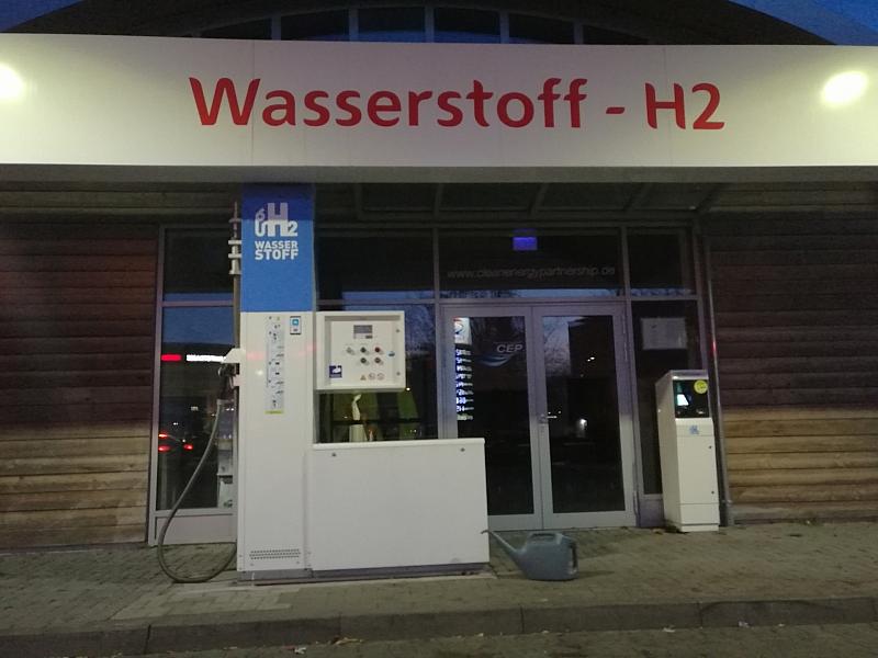 Schnieder sieht Fortschritte bei Wasserstoffnetz für Lkw