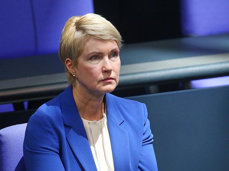 Schwesig bekräftigt Kritik an Einschnitten bei Unterhaltsvorschuss