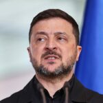 Selenskyj meldet Angriffe auf Ölanlagen bei St. Petersburg