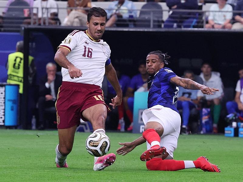 Spanien schlägt Frankreich und steht im WM-Finale