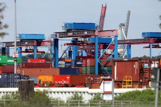 Stimmung in deutscher Exportwirtschaft nur leicht verbessert