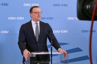 Strack-Zimmermann: Spahn wegen Leihmutterschaft nicht mehr tragbar